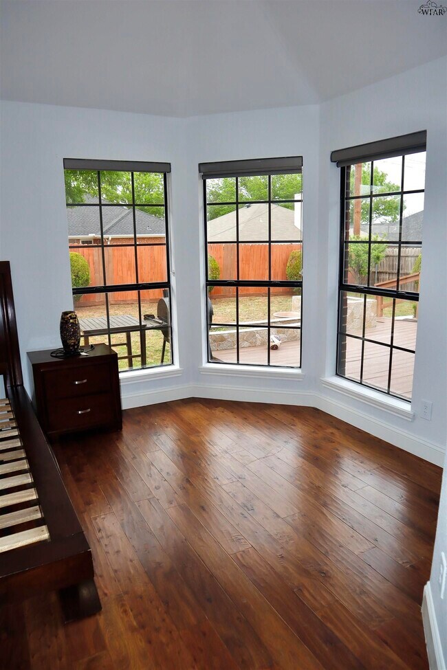 Building Photo - 19 Pilot Point Dr