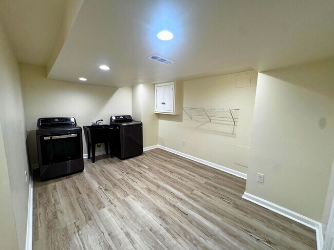 Building Photo - Beautiful and Spacious 4BD 2BA Single-Family Home in Arlington Heights