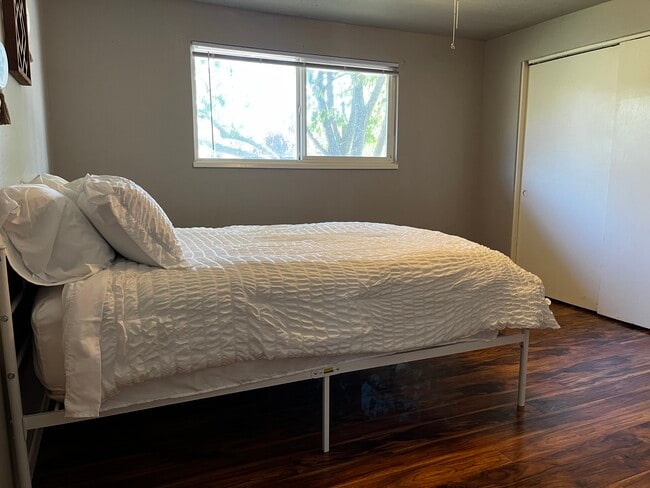 Building Photo - 925 Olympic Ave