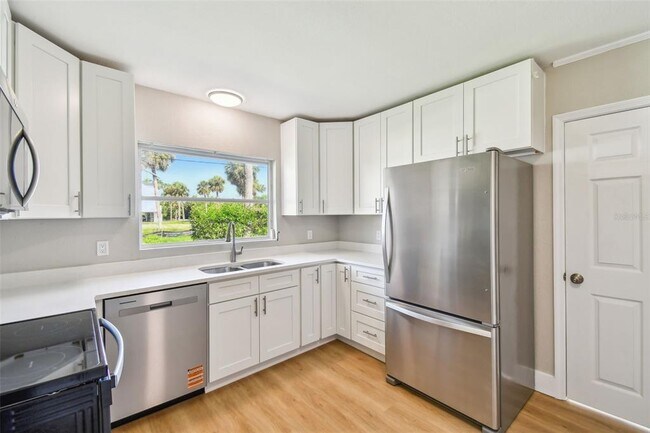Building Photo - 951 Lantana Ave