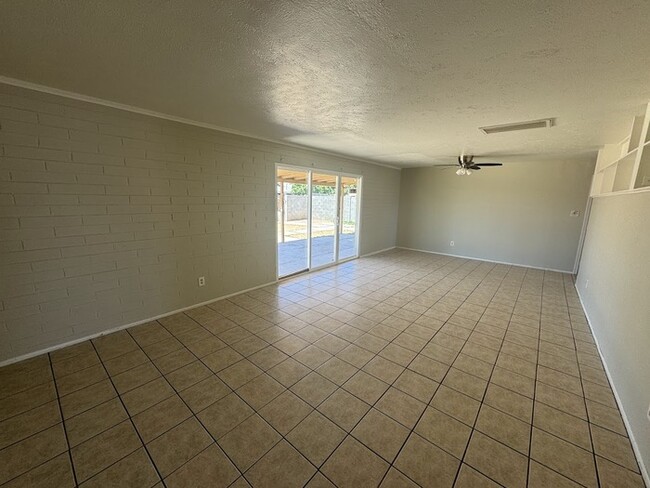 Building Photo - Maryvale 4 Bedroom