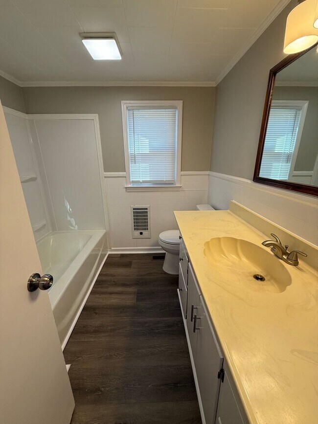 Building Photo - Two bedroom, 1 bath house in Graham-Coming Soon