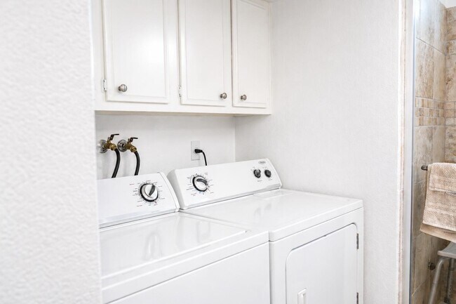 Building Photo - 77795 Sunnybrook Dr