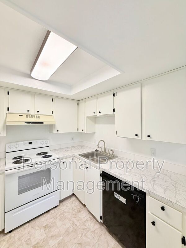 Building Photo - 1410 NE 72nd St