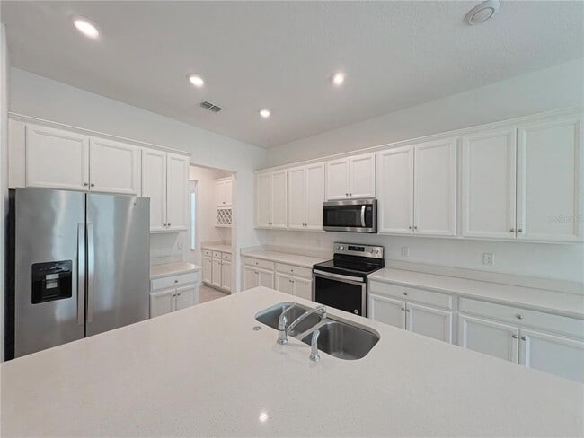 Building Photo - 12676 Salomon Cove Dr