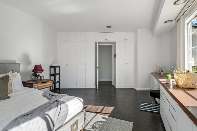 Building Photo - 19471 Rosita St