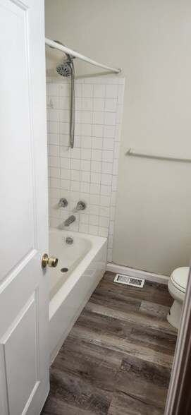 Building Photo - 1960 Eagle St