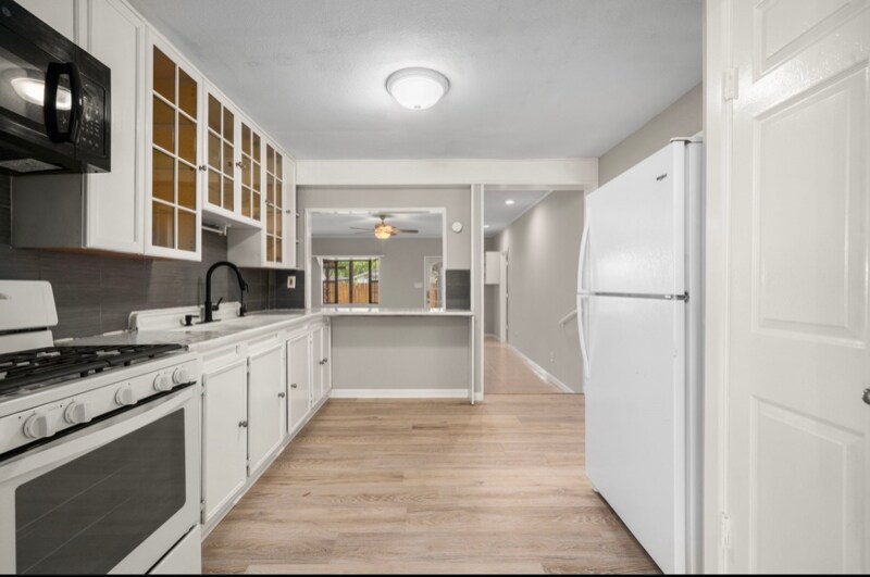 Building Photo - 7418 Oscar Dr