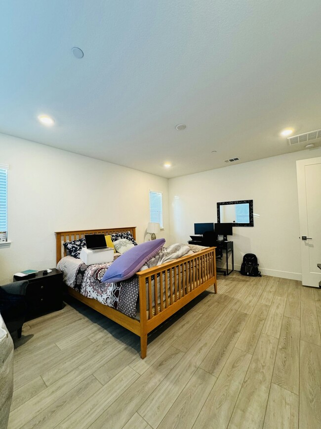 Building Photo - 1715 Tierra Ct