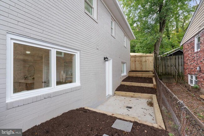 Building Photo - 2711 Groveton St