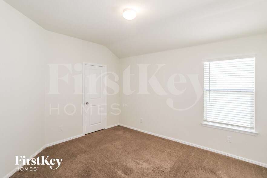 Building Photo - 2205 Sadlers Creek Ln