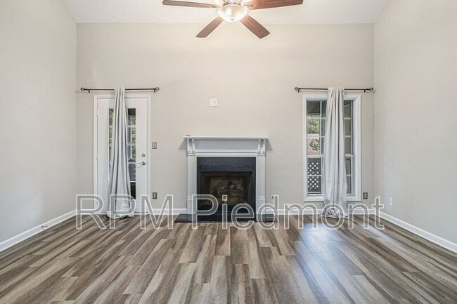 Building Photo - 3901 Riverlook Pkwy SE