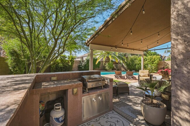 Building Photo - 3165 E Desert Ln