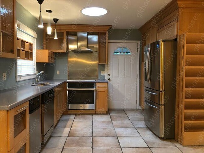 Building Photo - 2570 Northside Dr NW