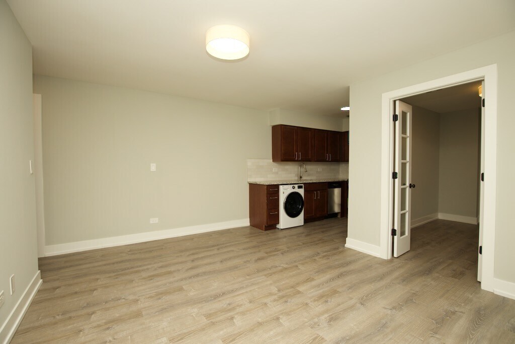 Building Photo - 509 W Barry Ave