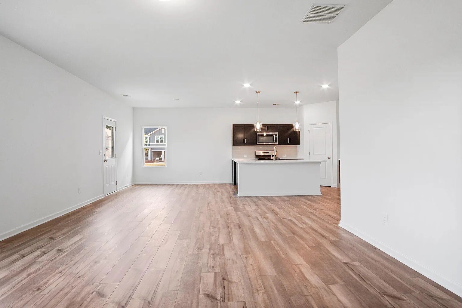 Building Photo - Room in House on Starmoss Ln