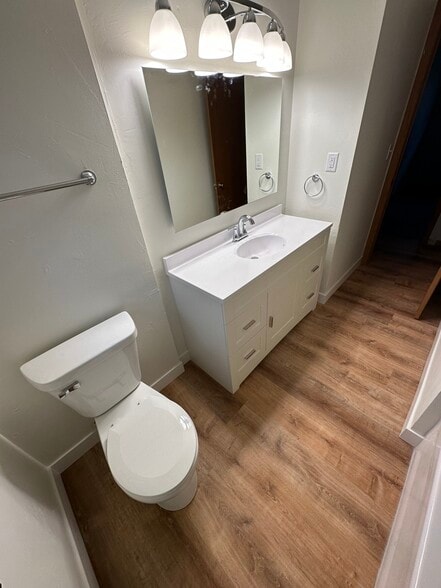 Building Photo - 906 S Christine St