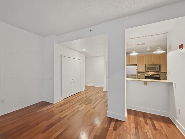 Building Photo - 159 2nd St