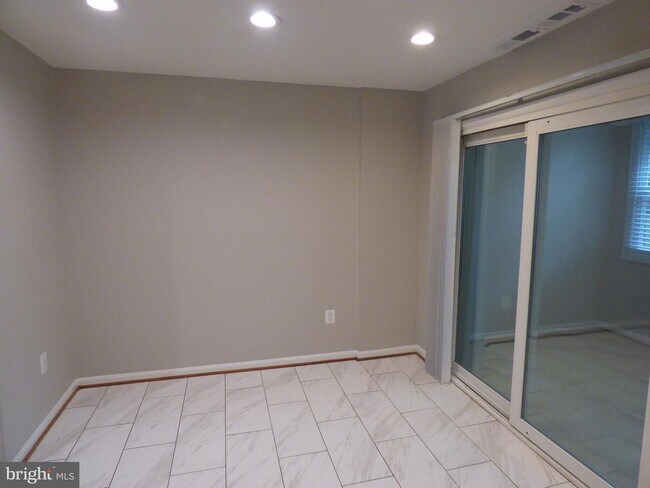 Building Photo - 1204 Westview Terrace