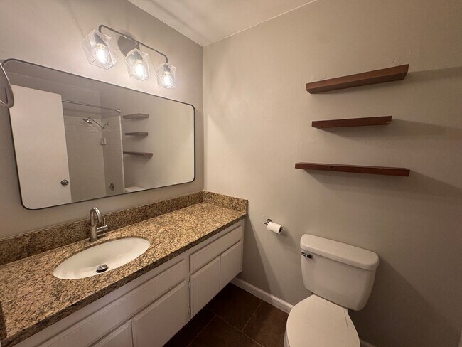 Building Photo - 4860 Lakeside Dr