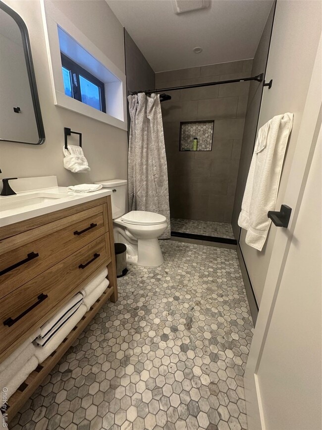 Building Photo - 161 Hazel Rd