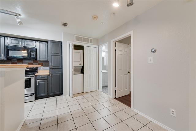 Building Photo - 2307 Balsam Dr