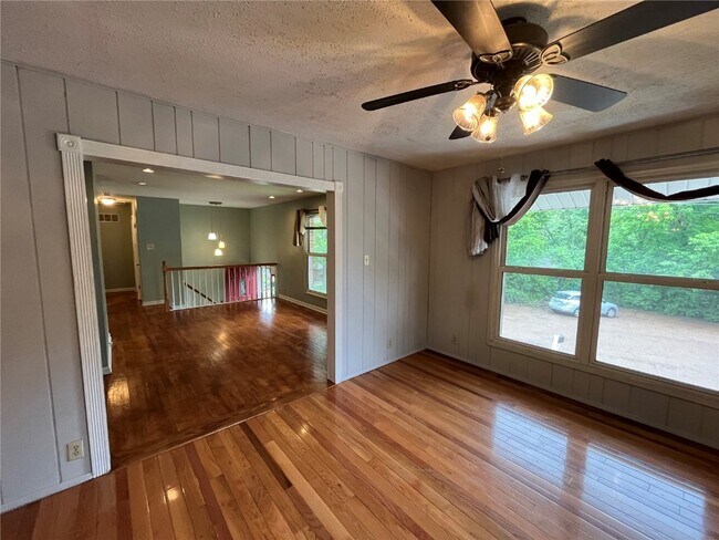 Building Photo - 1054 Woodland Trails Dr