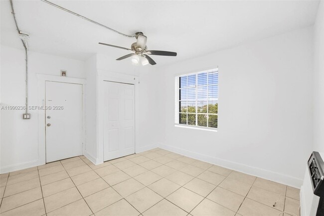 Building Photo - 1563 SW 2nd St