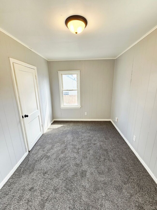 Building Photo - Move-In Ready 2BR/1BA Home w/ 2-Car Garage | Recently Updated