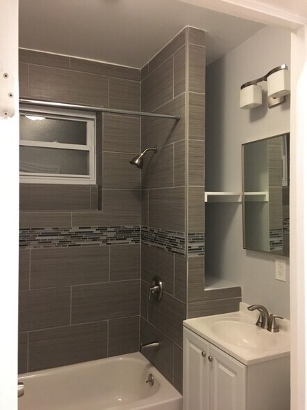 Building Photo - 4622 S Troy St