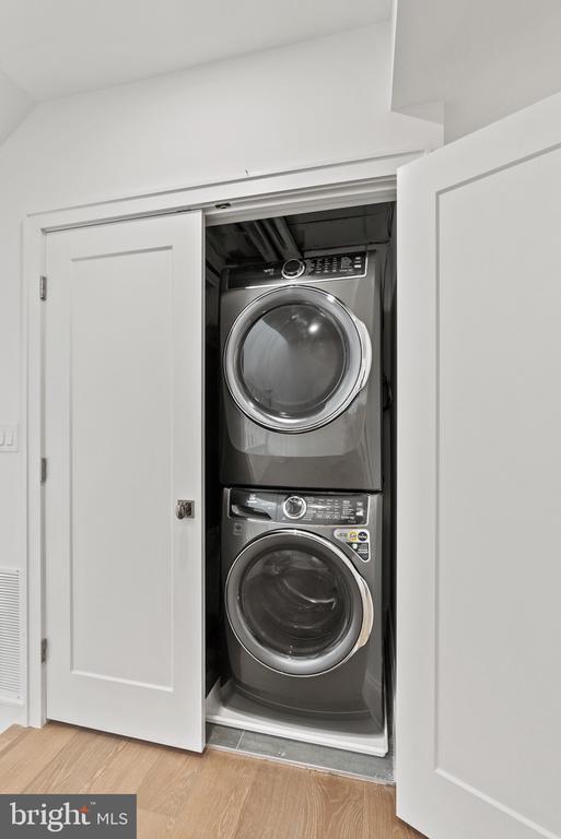 Building Photo - 2460 Ontario Rd NW