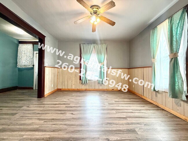 Building Photo - 116 E Pontiac St