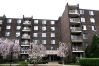 Building Photo - 225 S Rohlwing Rd