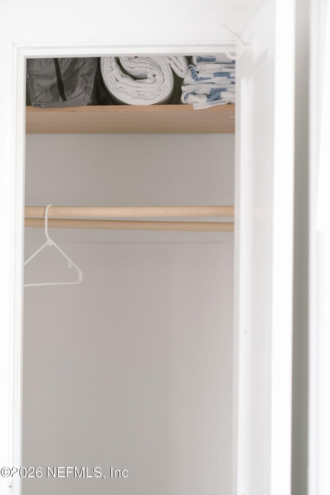 Building Photo - 212 Oak St