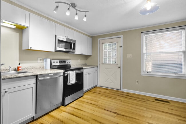 Building Photo - 338 River Walk Dr