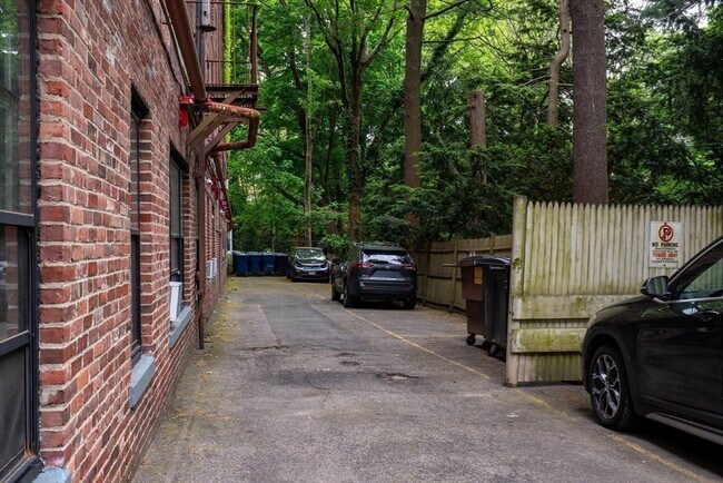 Building Photo - 50 Follen St