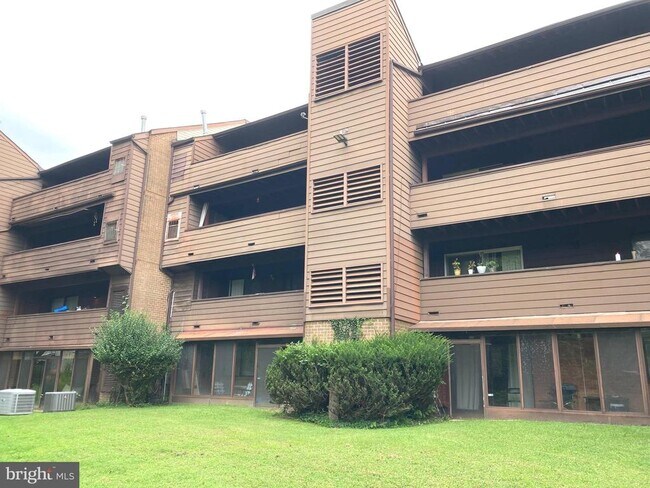 Building Photo - 9 Suntop Ct
