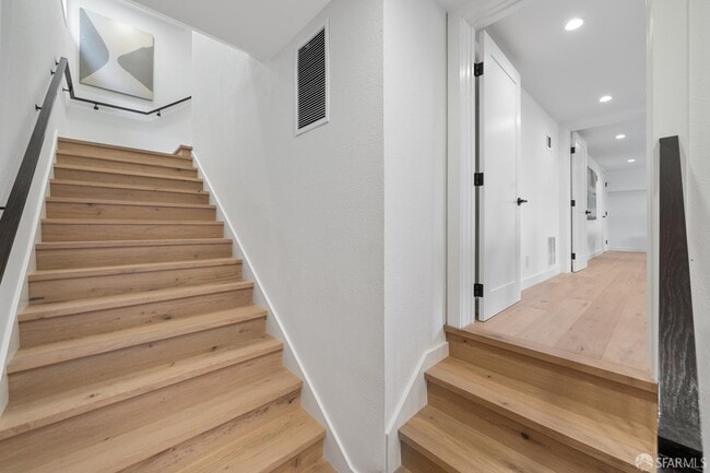 Building Photo - 628 Los Palmos Dr