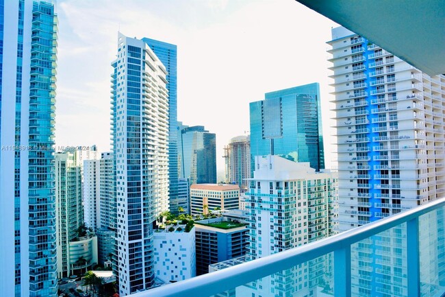 Building Photo - 1155 Brickell Bay Dr