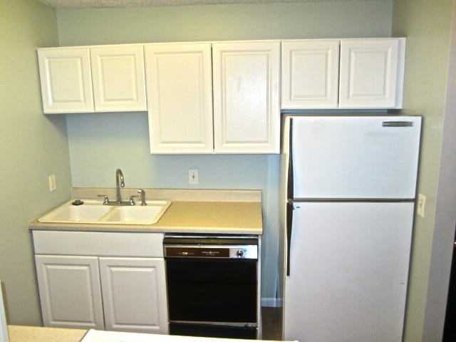 Building Photo - One Bedroom Apartment In Two Mile Creek.  Amazing Location!