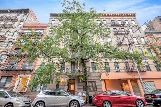 Building Photo - 226 E 25th St