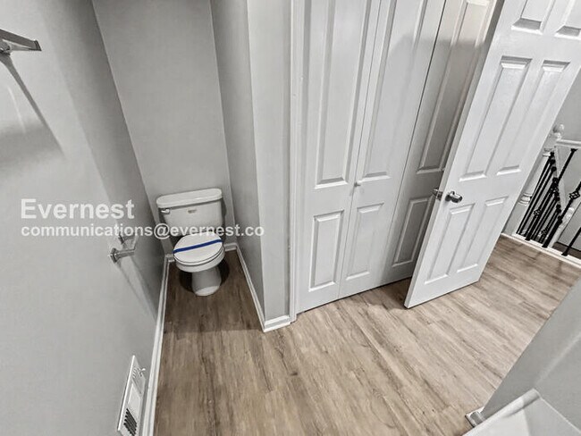 Building Photo - 2 Bed, 2 Bath Home with Fenced Yard & Garage / Pet-Friendly / Available Now!