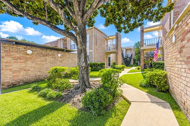 Building Photo - 3741 Thistlemont Dr