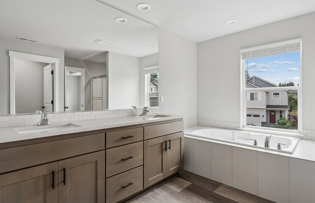 Building Photo - 12101 SE Punch Bowl Fls Ct