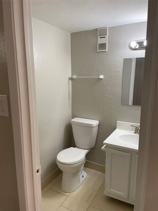 Building Photo - 2343 Briarwest Blvd