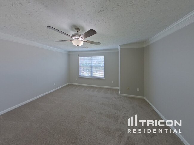 Building Photo - 1631 Royal Ives Dr SE
