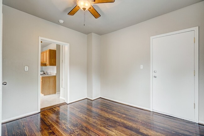 Building Photo - Cozy Efficiency Apartment Minutes from OU Campus