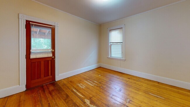 Building Photo - 192 Hillside St