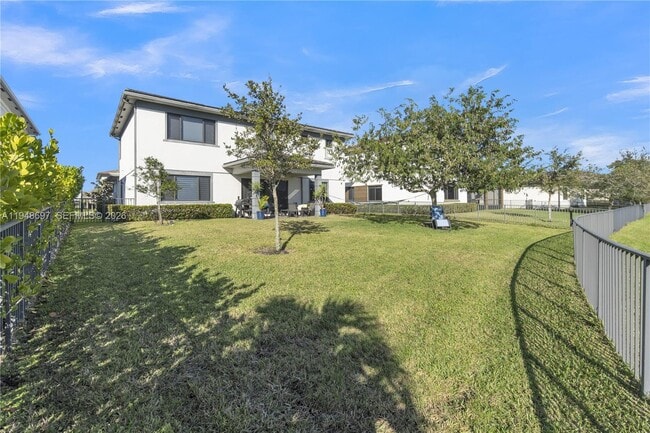 Building Photo - 10890 Shore St