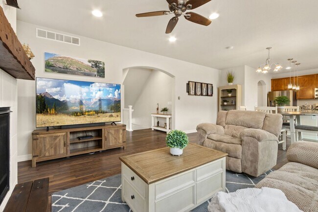 Building Photo - Beautiful 3 Bed 2.5 Bath House in NE Fort ...